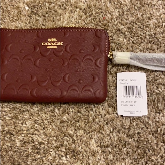 *NEW*Coach Wristlet - Picture 3 of 3
